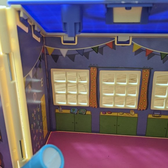 SOLD - Peppa Pig School house - Picture 5 of 8